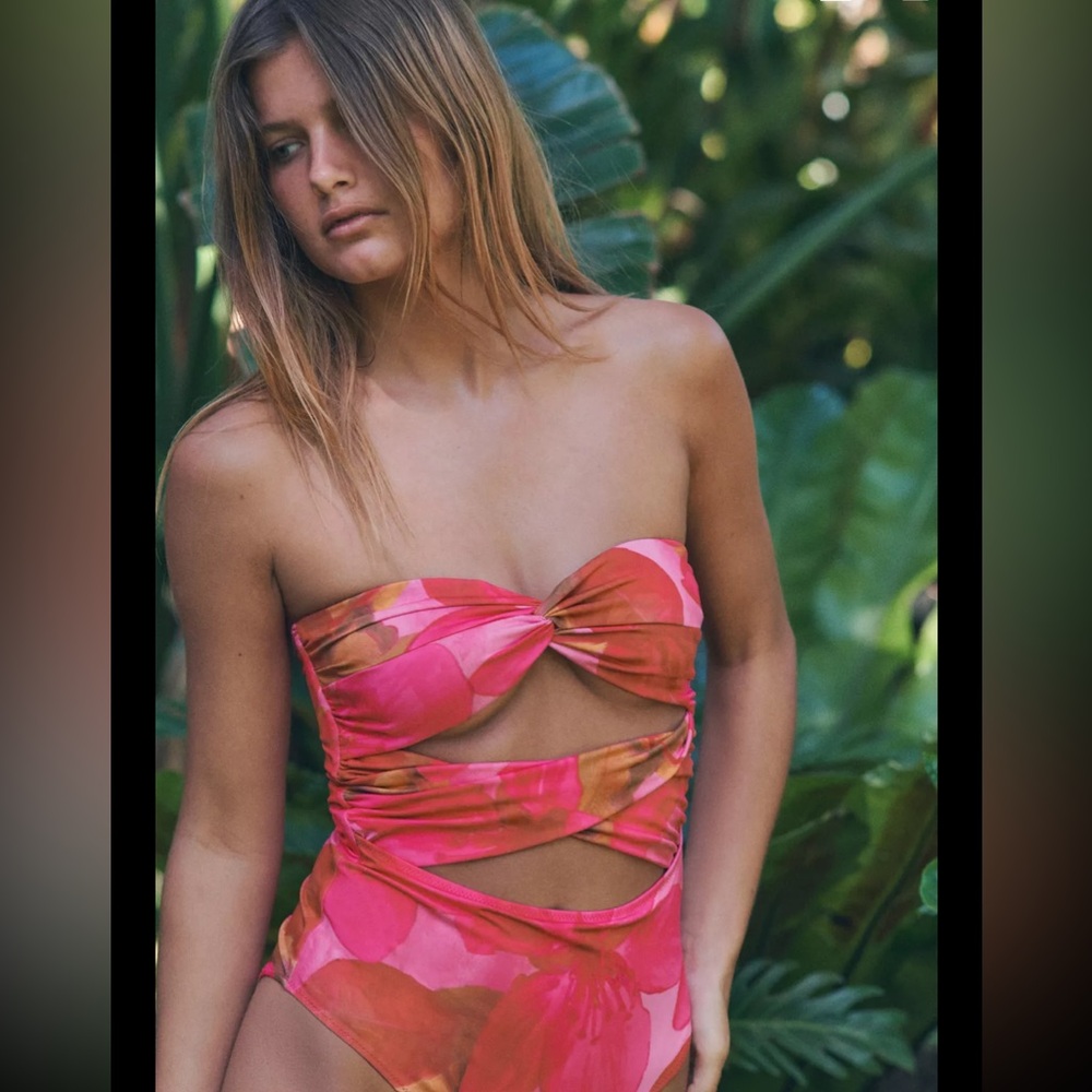 PRINTED CUT OUT BANDEAU SWIMSUIT - Picture 4 of 6